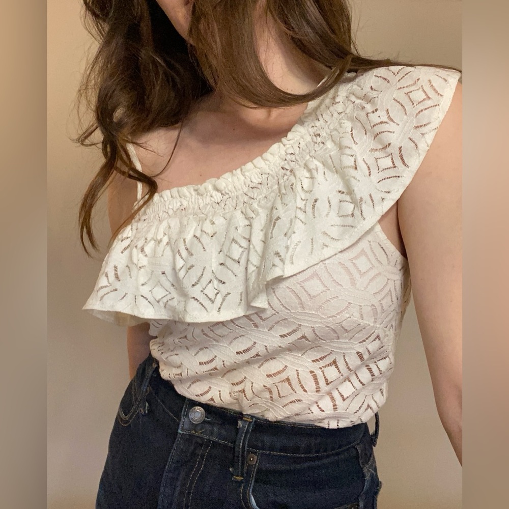 Lace crème / off white one shoulder ruffle top